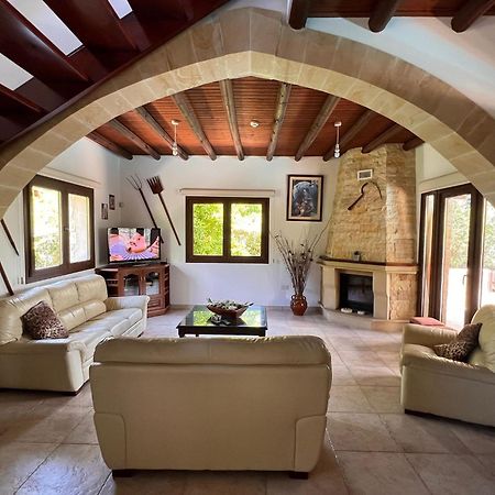 Valencia Grove Villa Miliou Exterior photo