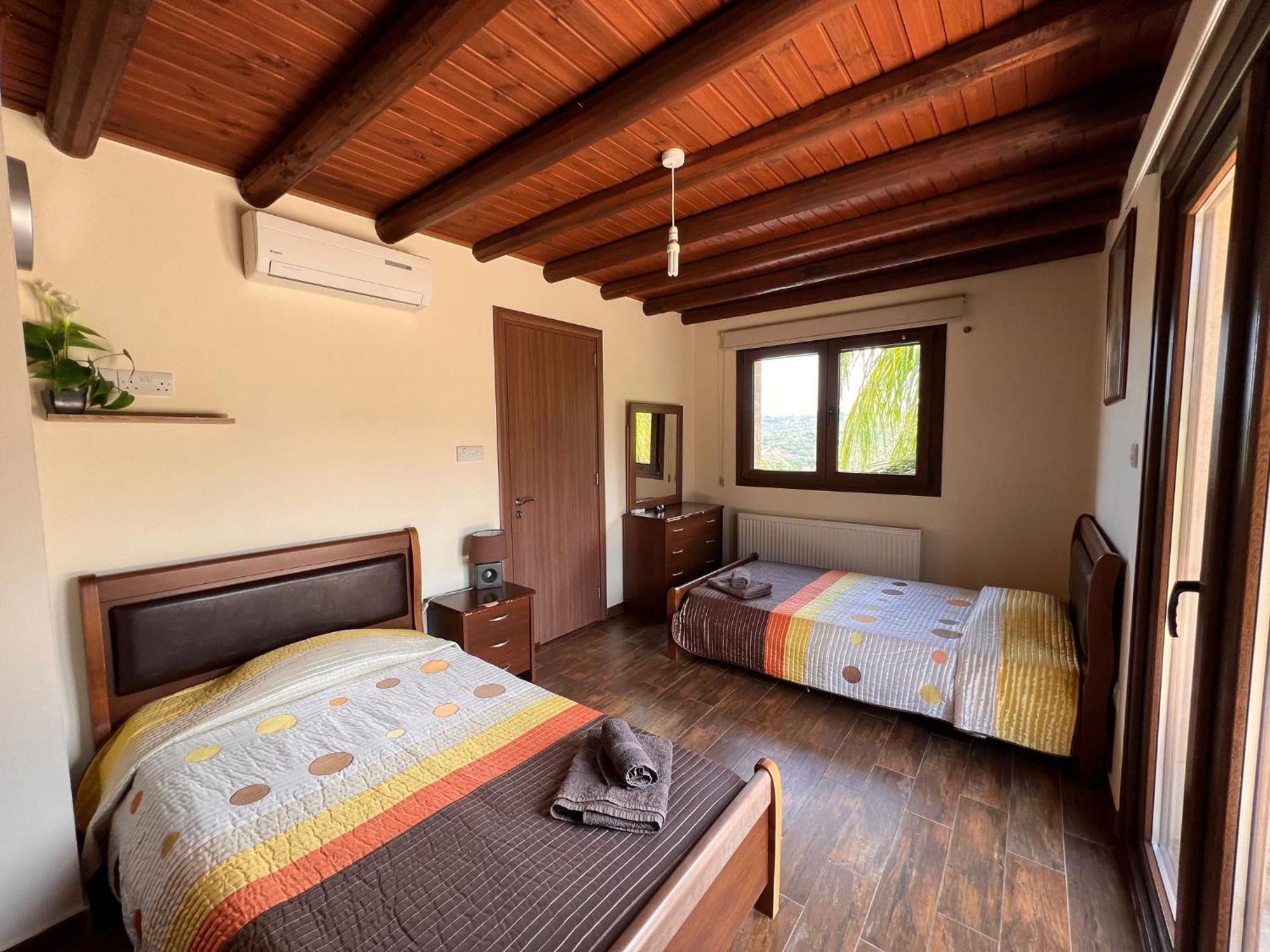 Valencia Grove Villa Miliou Exterior photo