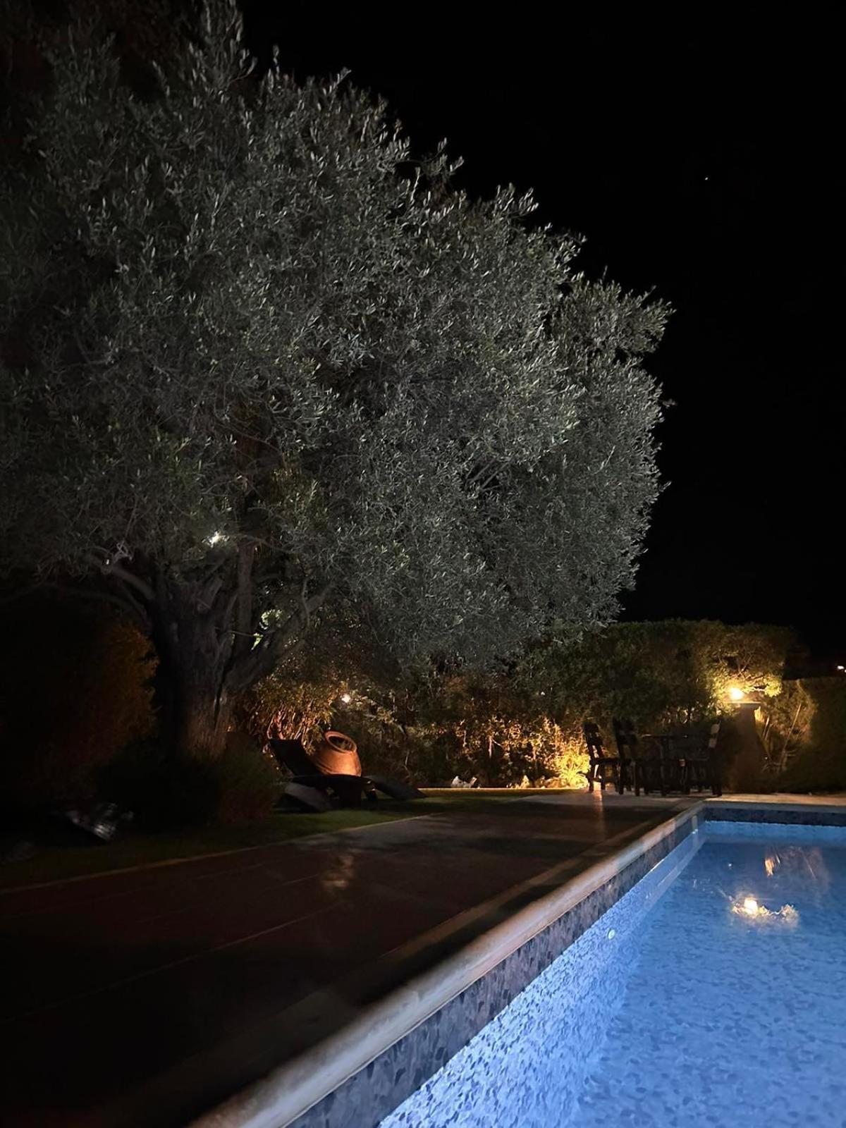 Valencia Grove Villa Miliou Exterior photo