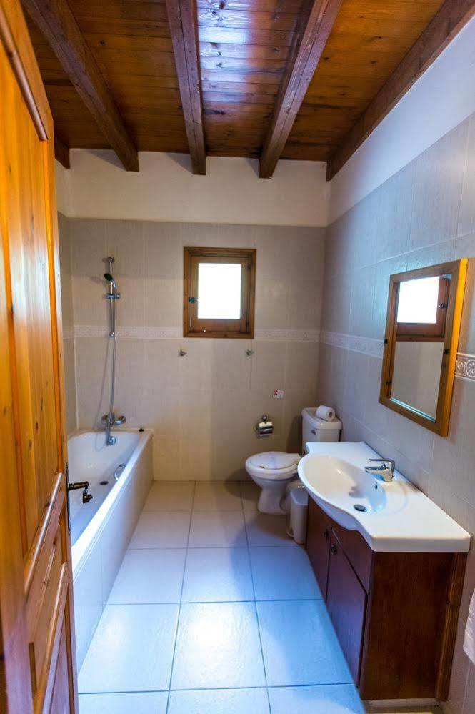 Valencia Grove Villa Miliou Exterior photo